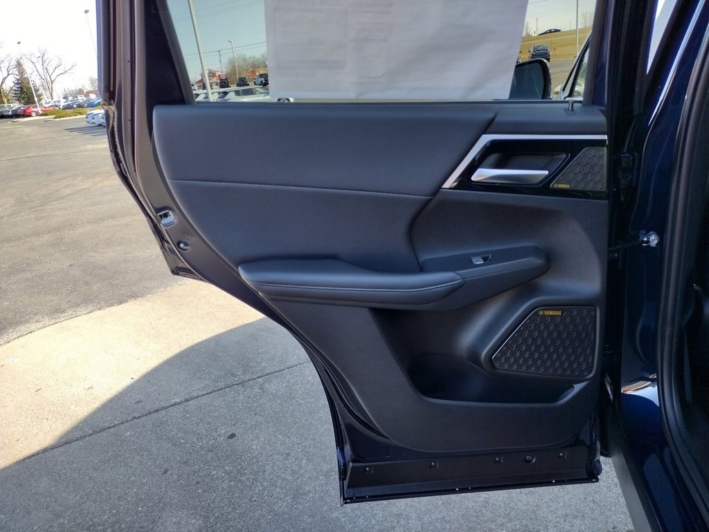 New 2025 Mitsubishi Outlander SE image 24