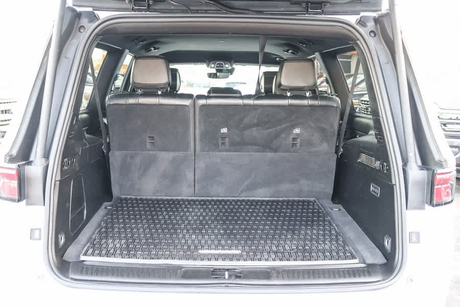 Used 2024 Jeep Wagoneer L Series II w/ Flexible Seating Group AWD/4WD image 25