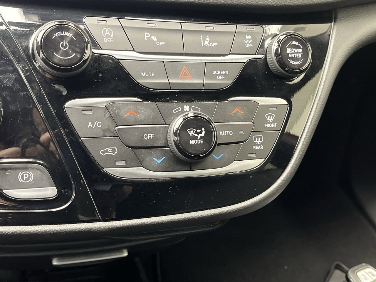 Used 2025 Chrysler Pacifica Select FWD image 21