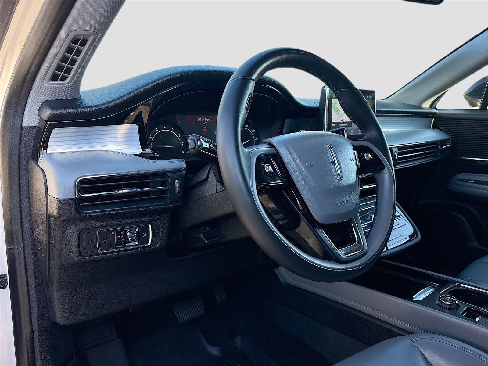 Used 2021 Lincoln Corsair Standard w/ Towing Package I image 10