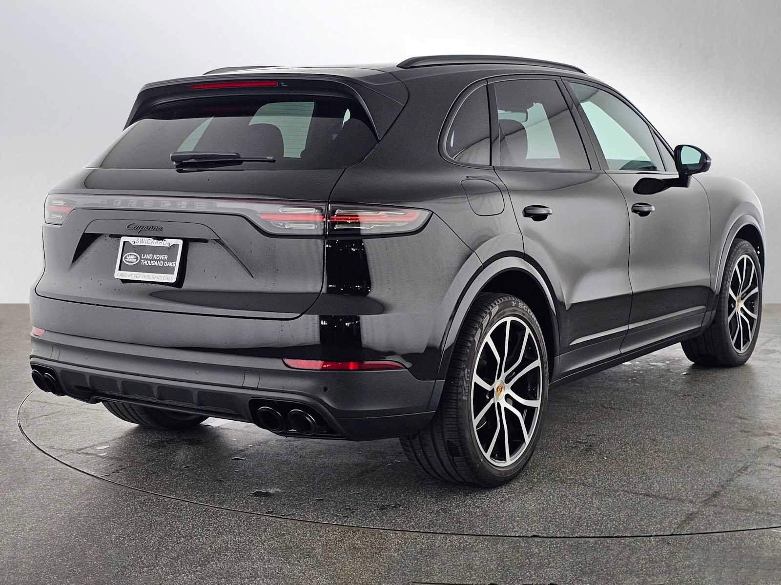 Used 2022 Porsche Cayenne Platinum Edition image 5