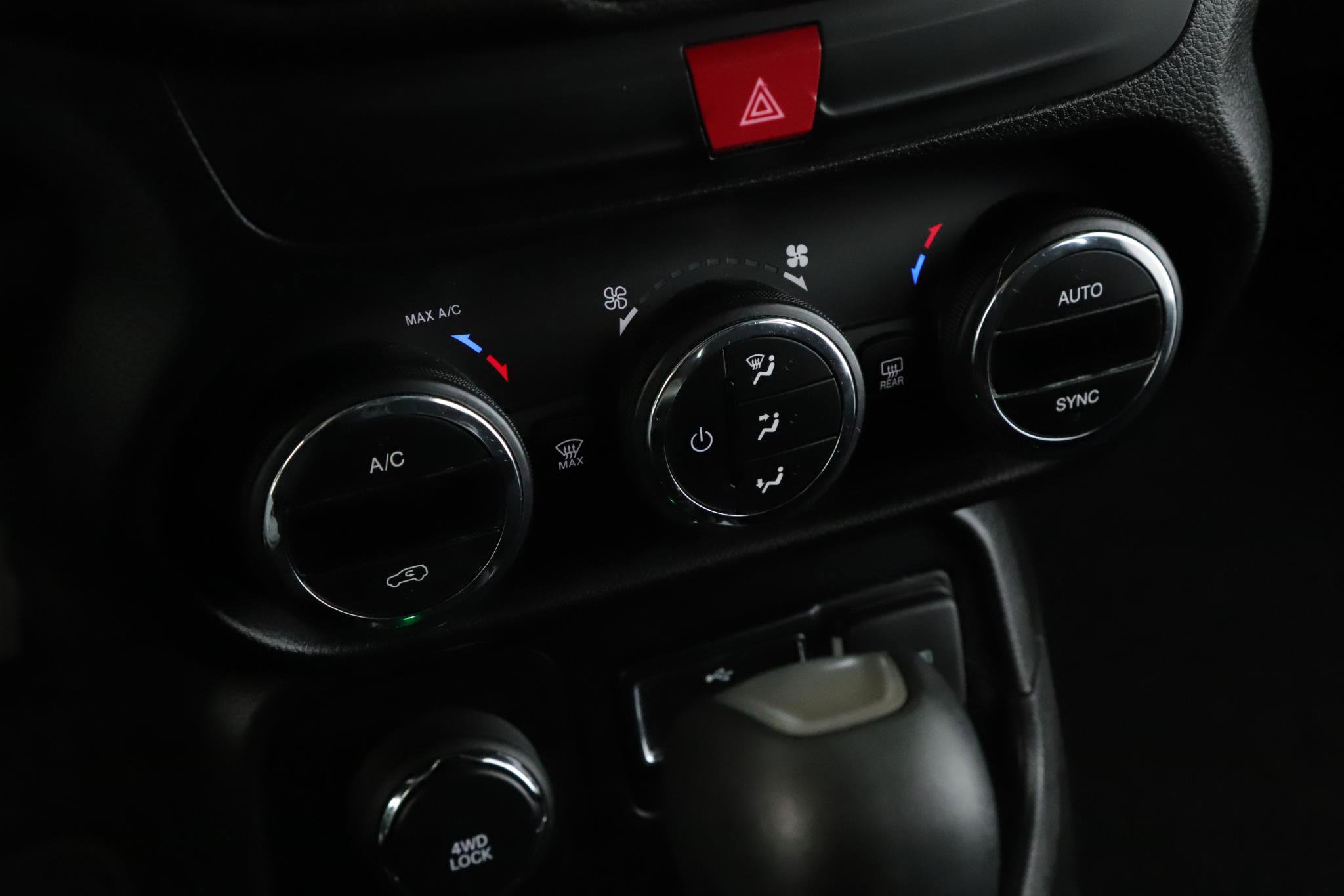 Used 2017 Jeep Renegade Altitude image 14