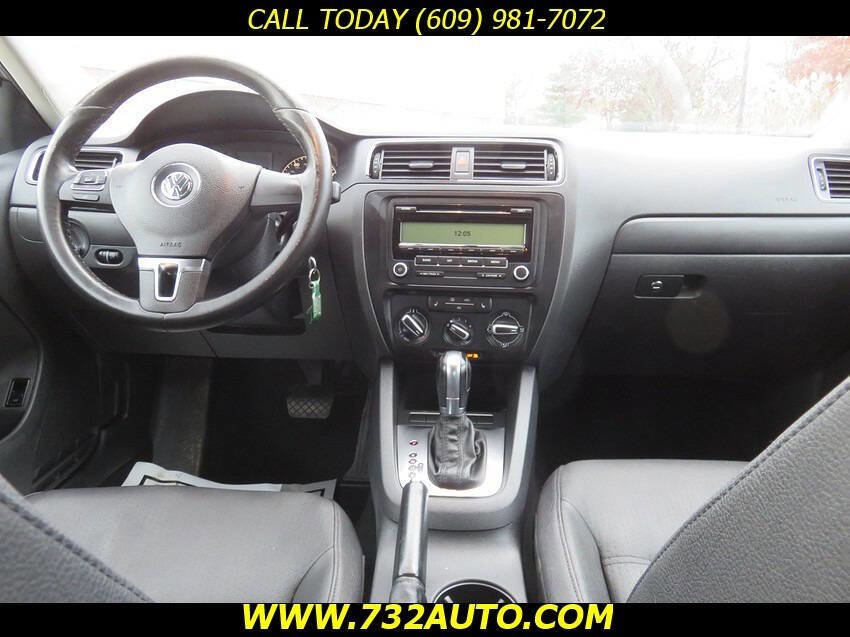 Used 2011 Volkswagen Jetta SE FWD image 19