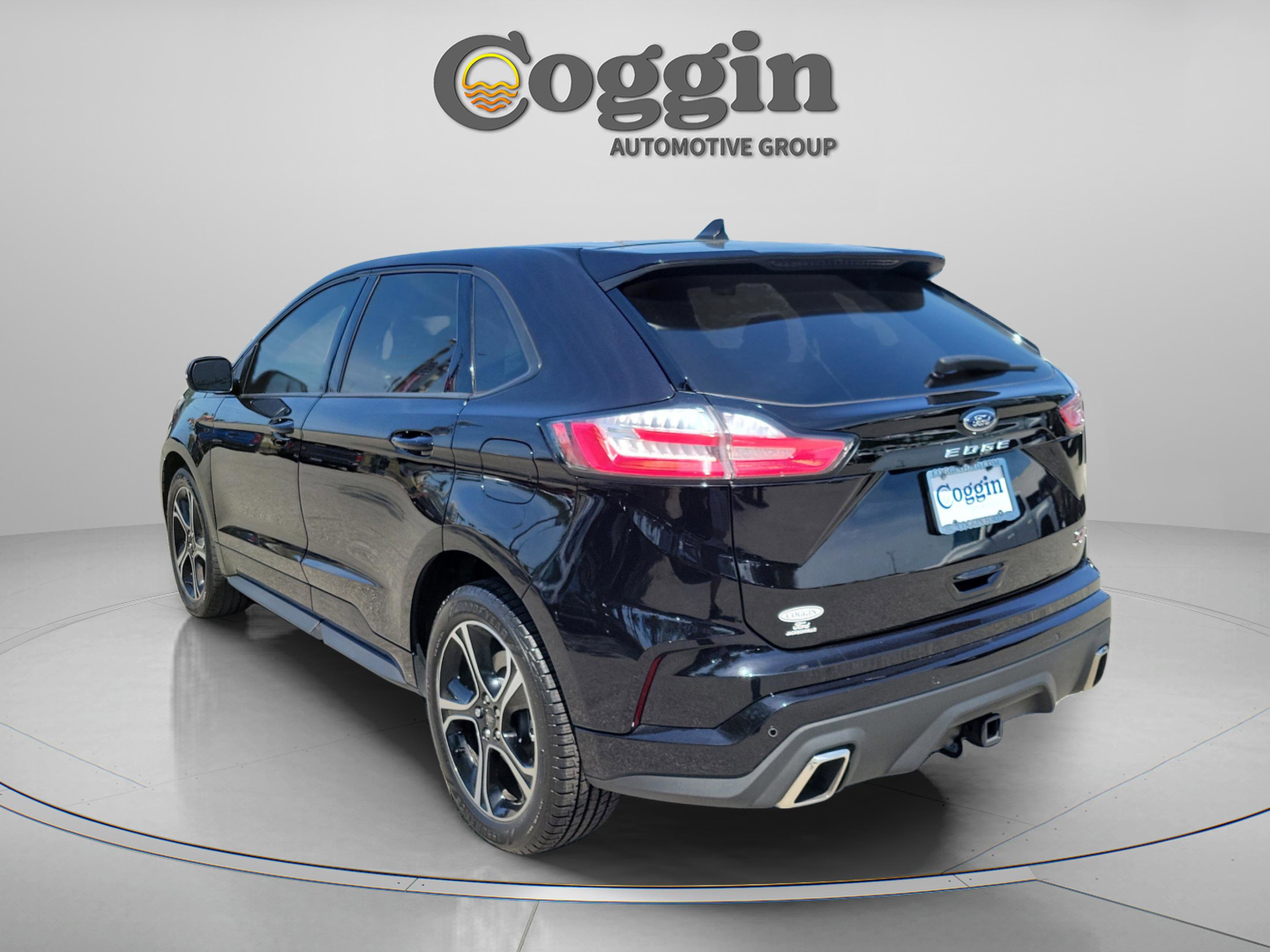 Used 2022 Ford Edge ST image 2