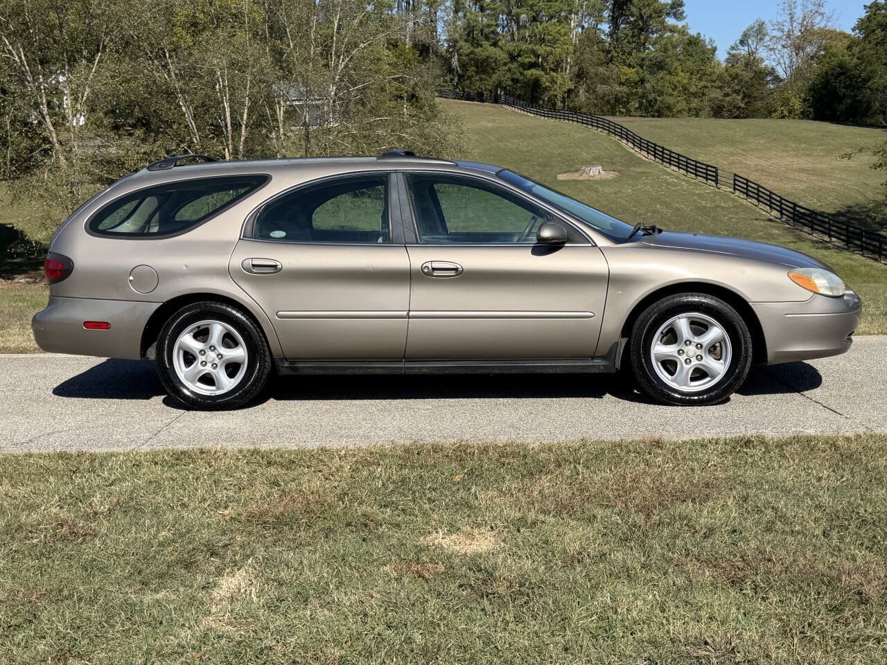 Used 2002 Ford Taurus SE FWD image 12