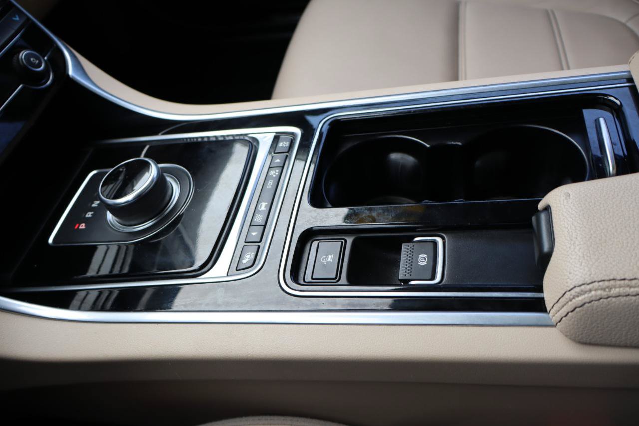 Used 2018 Jaguar XE Prestige RWD image 24