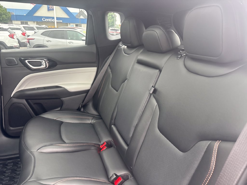Used 2023 Jeep Compass Limited w/ Sun and Sound Group AWD/4WD image 32