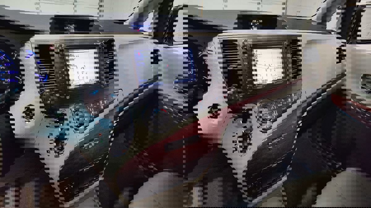 Used 2013 Toyota Sienna Limited w/ Premium Pkg image 30