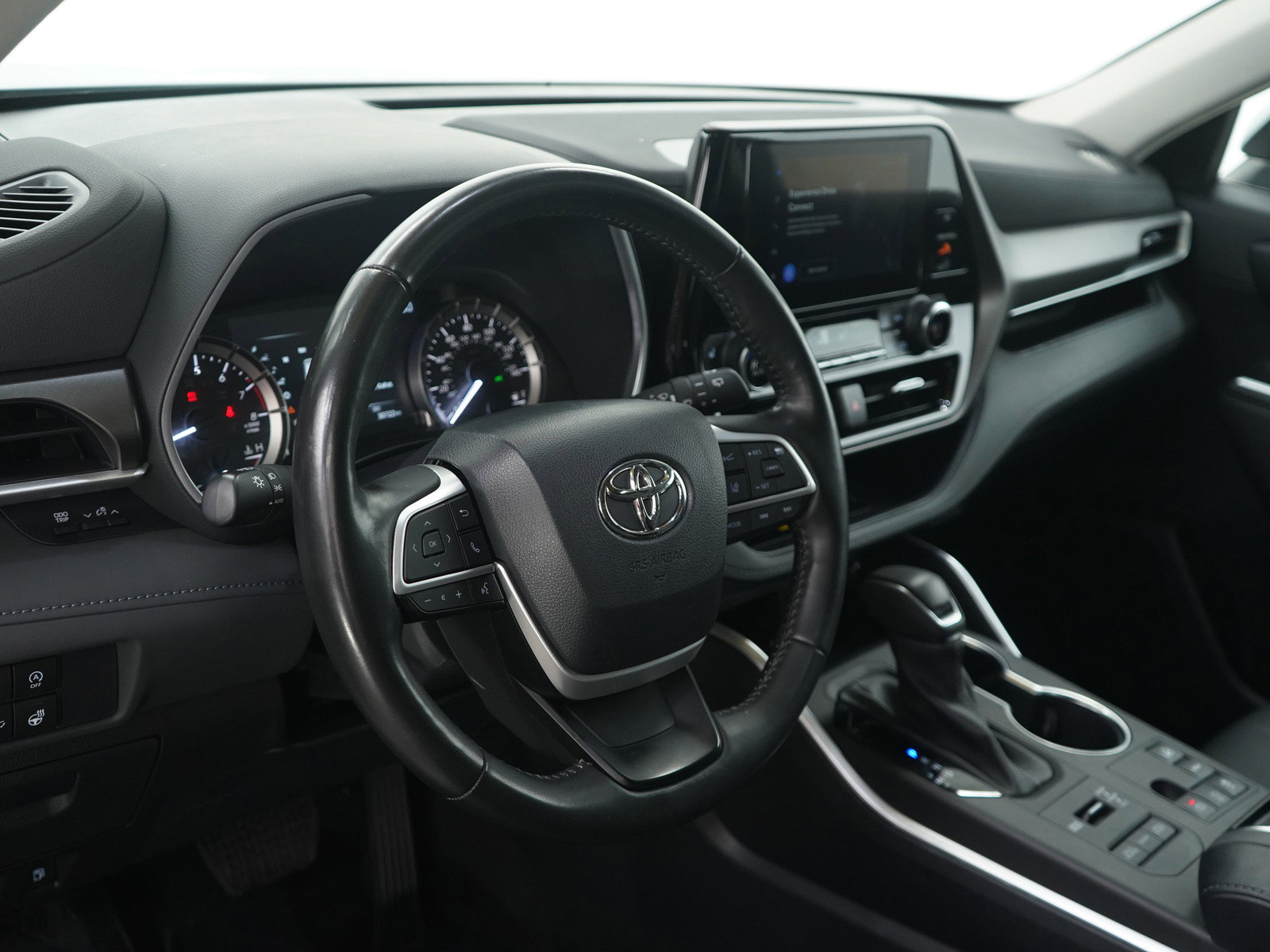 Used 2023 Toyota Highlander XLE image 22