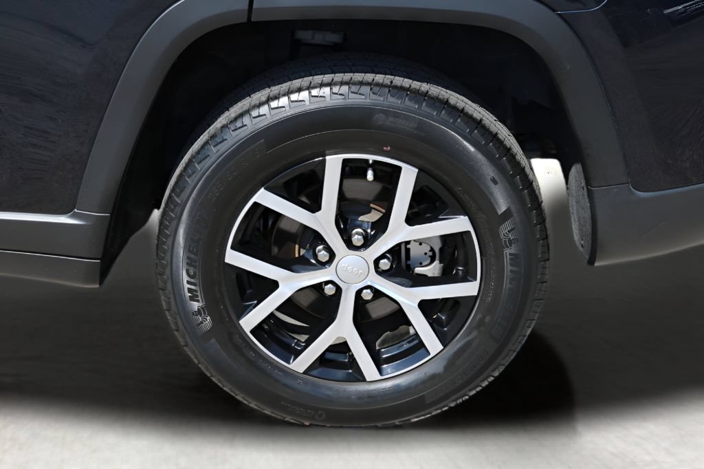 Used 2024 Jeep Grand Cherokee Limited RWD image 9