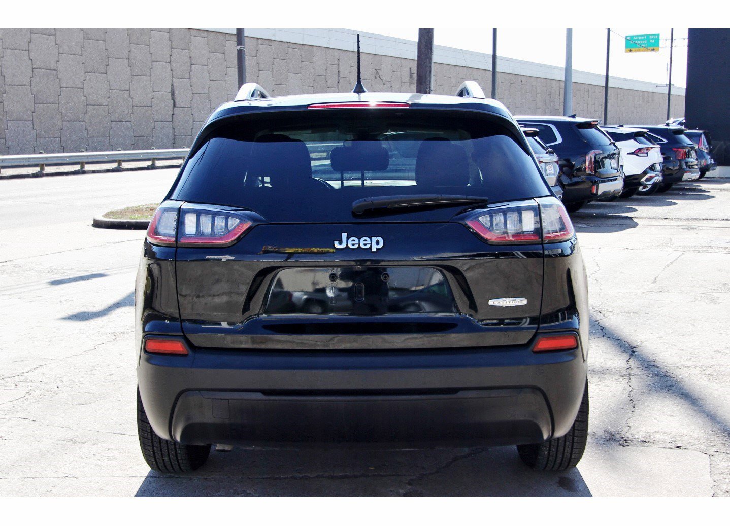 Used 2021 Jeep Cherokee Latitude FWD image 6