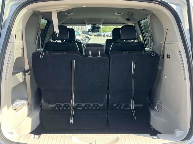 Used 2024 Chrysler Pacifica Touring-L image 20