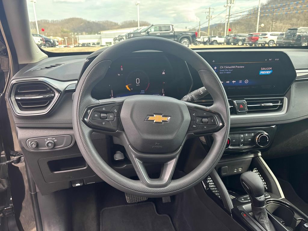 Used 2025 Chevrolet TrailBlazer LT image 13