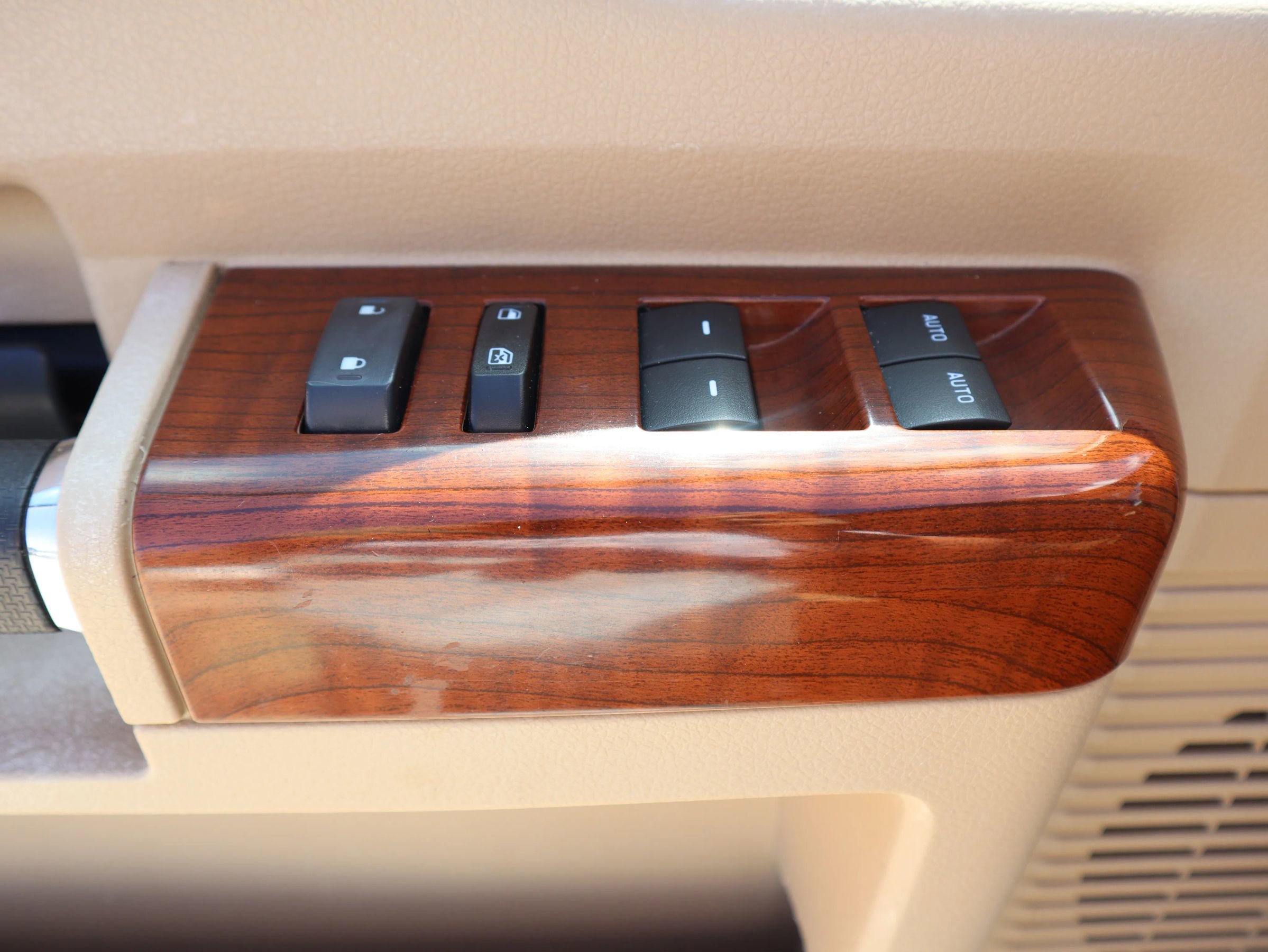 Used 2015 Ford F350 King Ranch w/ King Ranch w/Chrome Package image 23