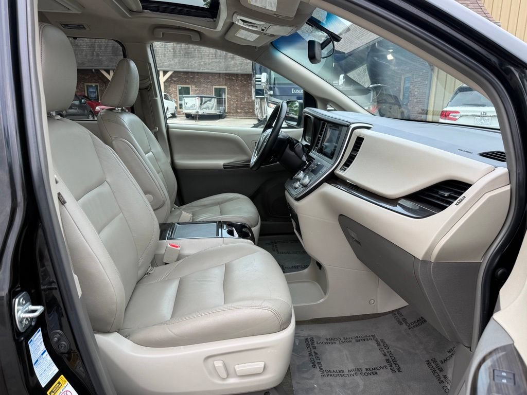 Used 2015 Toyota Sienna XLE Premium AWD/4WD image 23