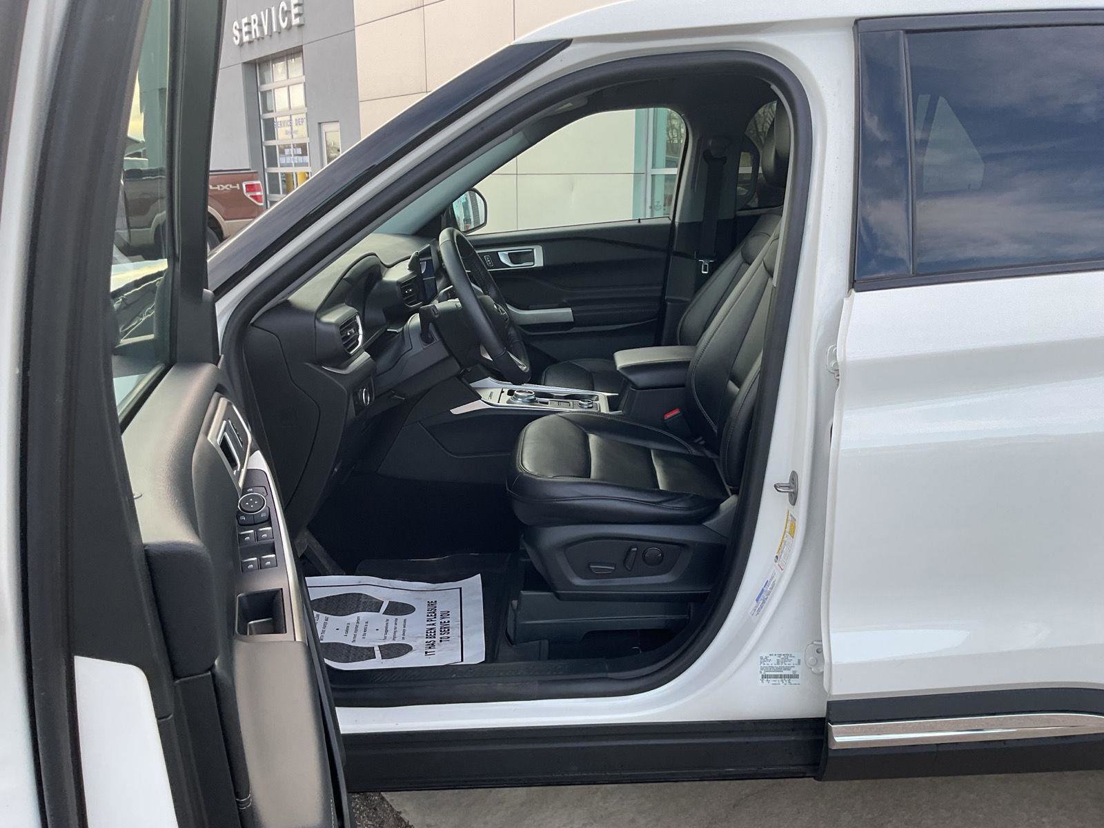 Used 2023 Ford Explorer XLT w/ Equipment Group 202A image 9