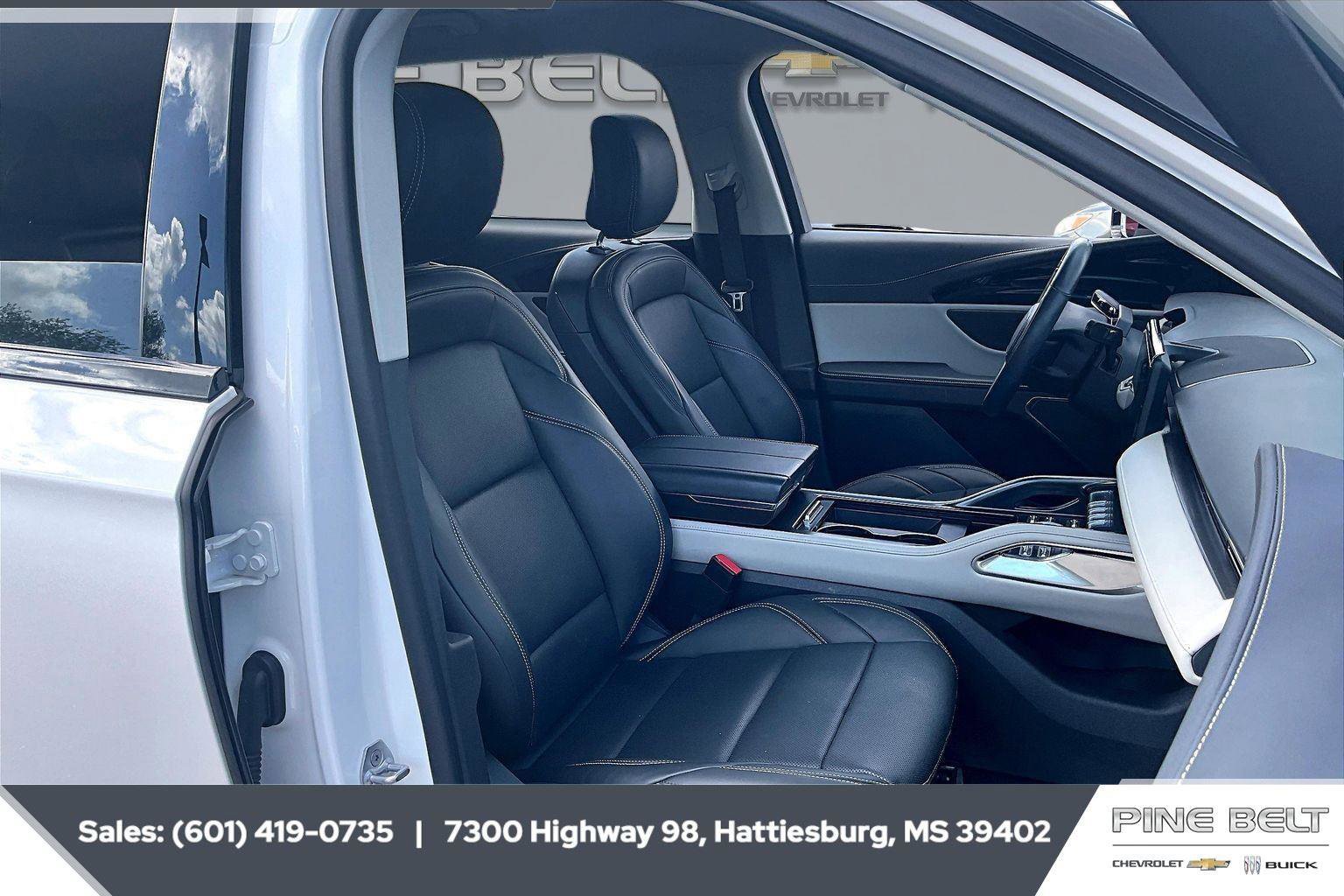 Used 2024 Lincoln Nautilus Premier AWD/4WD image 6
