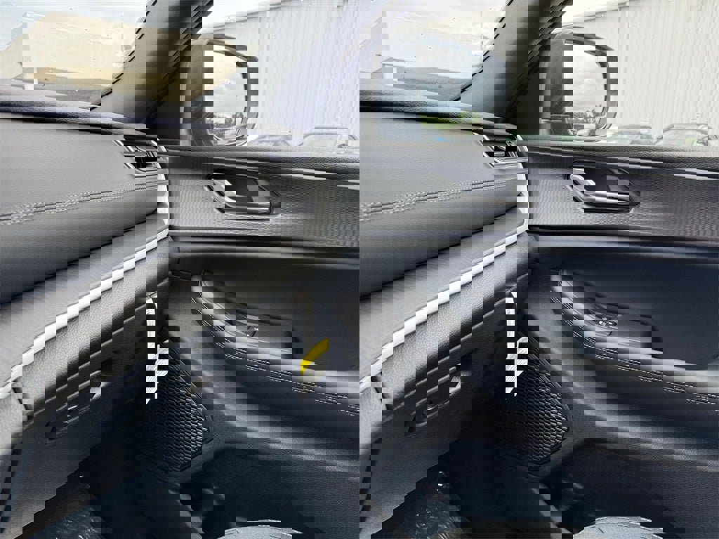 New 2025 Jeep Grand Cherokee L Laredo w/ Luxury Tech Group I image 28