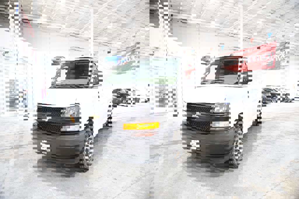 Used 2021 Chevrolet Express 3500 Extended w/ Driver Convenience Package image 4