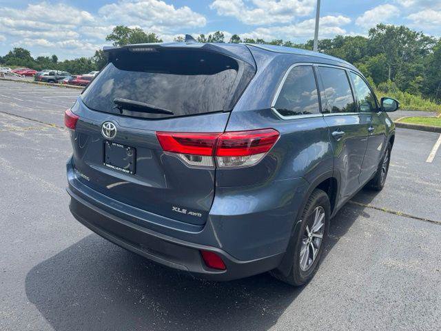 Certified 2019 Toyota Highlander XLE AWD/4WD image 3