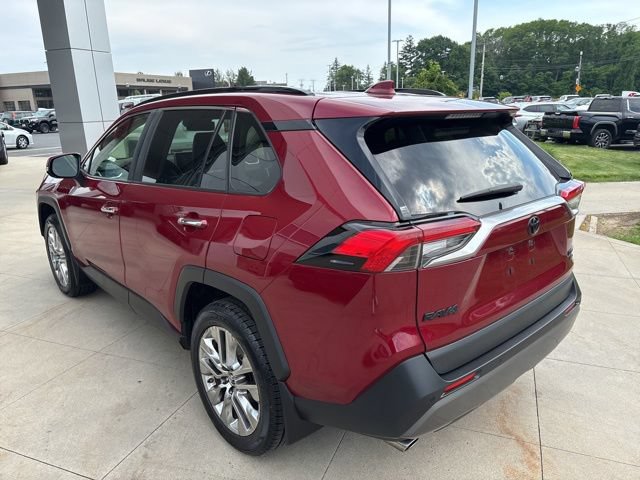 Used 2019 Toyota RAV4 Limited w/ Advanced Technology Package AWD/4WD image 5