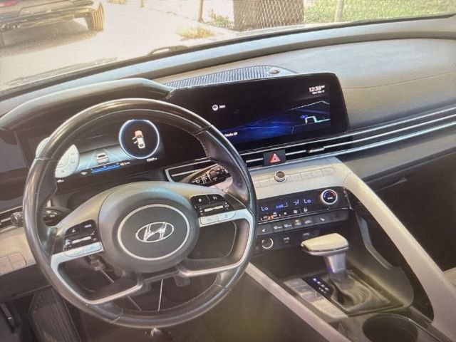 Used 2022 Hyundai Elantra Limited FWD image 6