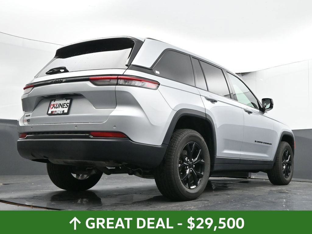 Used 2024 Jeep Grand Cherokee Altitude image 52