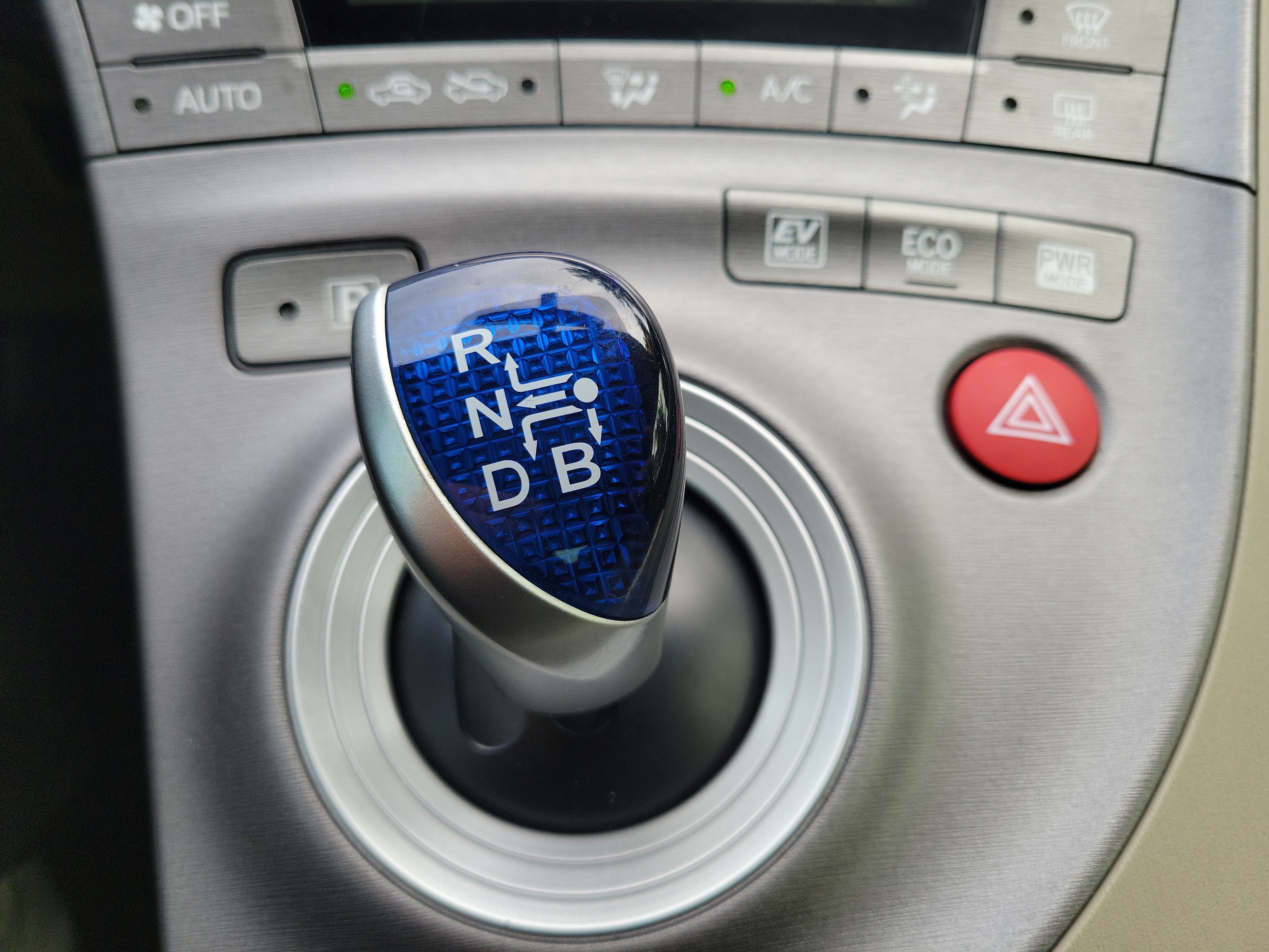 Used 2015 Toyota Prius Four FWD image 19