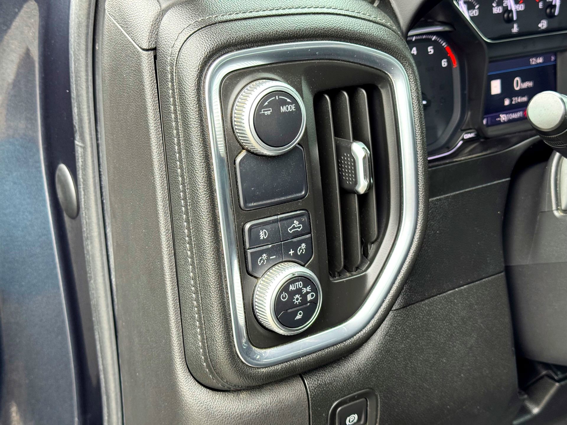Used 2020 GMC Sierra 1500 SLT RWD image 14