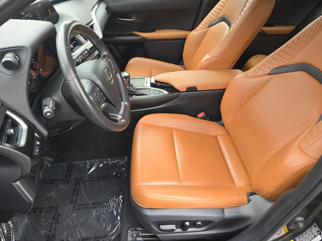 Used 2019 Lexus UX 200 w/ Accessory Package FWD image 10