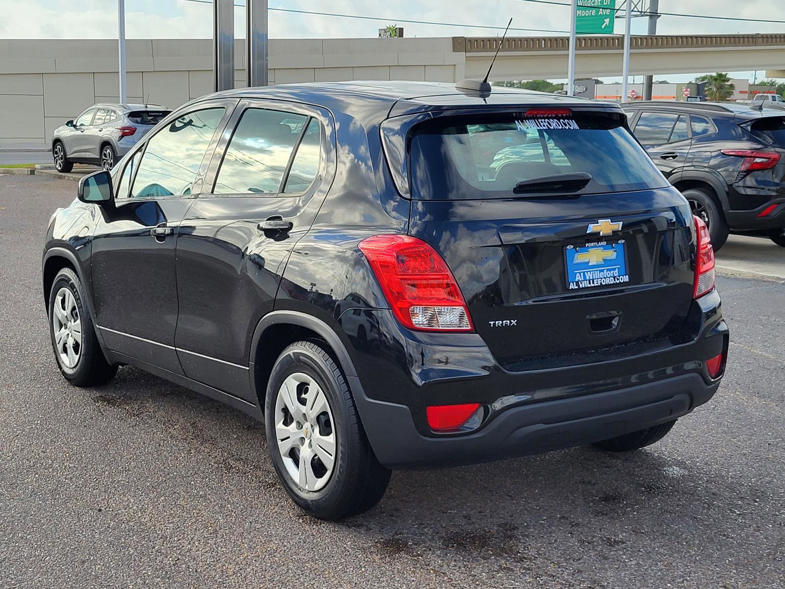 Used 2018 Chevrolet Trax LS w/ LPO, Cargo Package FWD image 3