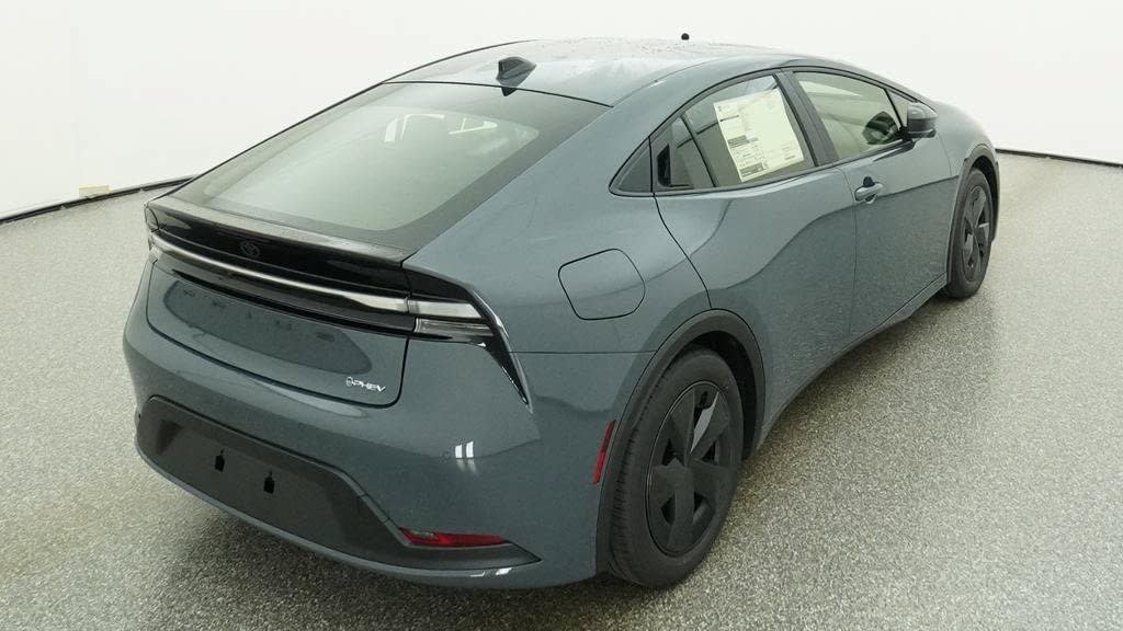 New 2027 Toyota Prius Plug-In Hybrid FWD image 8