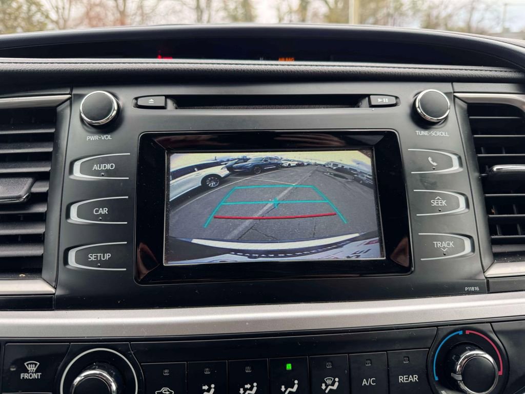 Used 2019 Toyota Highlander LE image 27