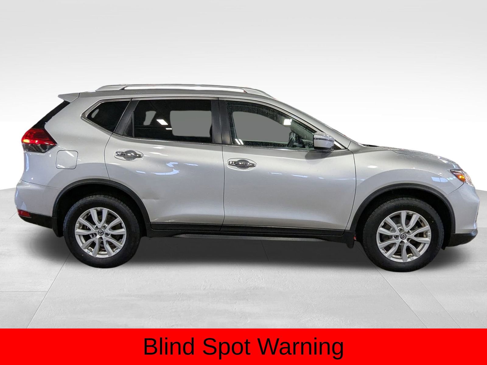 Used 2017 Nissan Rogue SV image 5