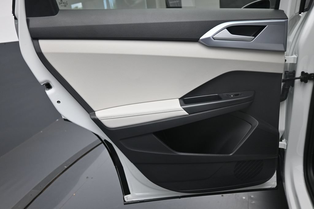 New 2026 Volkswagen Taos SE FWD image 22