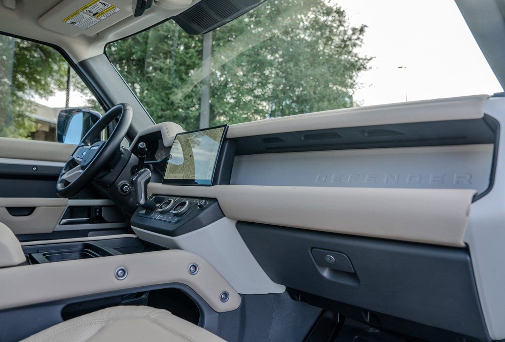 Used 2024 Land Rover Defender 130 S image 25