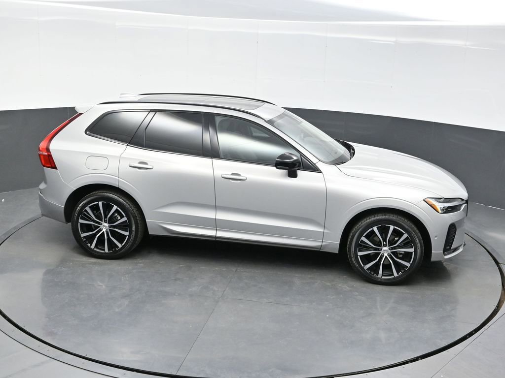 Used 2025 Volvo XC60 B5 Plus AWD/4WD image 37