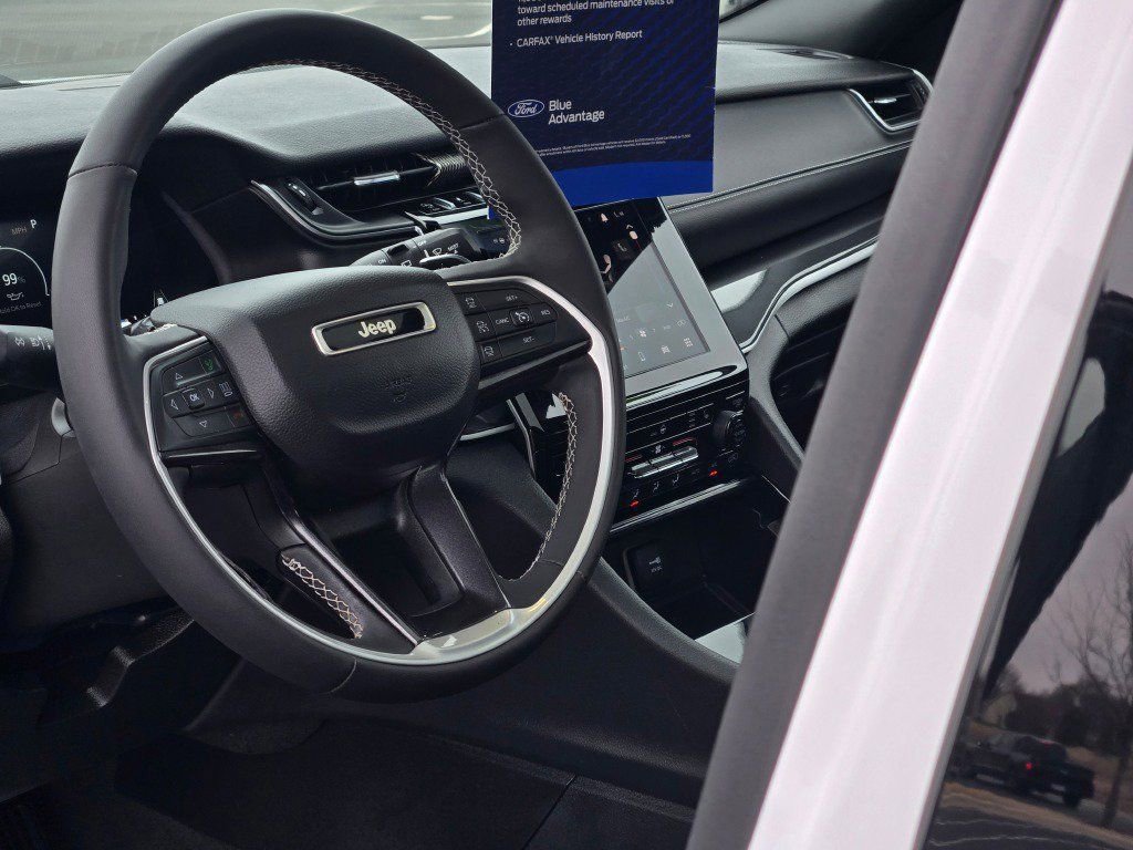 Used 2023 Jeep Grand Cherokee Altitude image 20