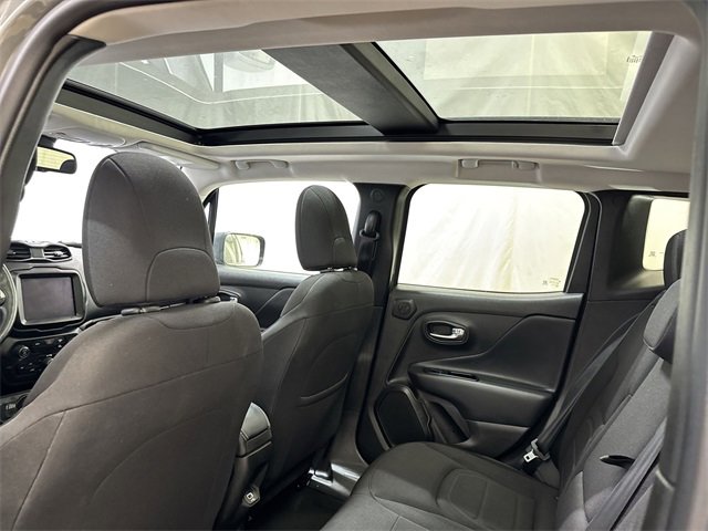 Used 2022 Jeep Renegade Latitude w/ Sun/Sound Group image 14