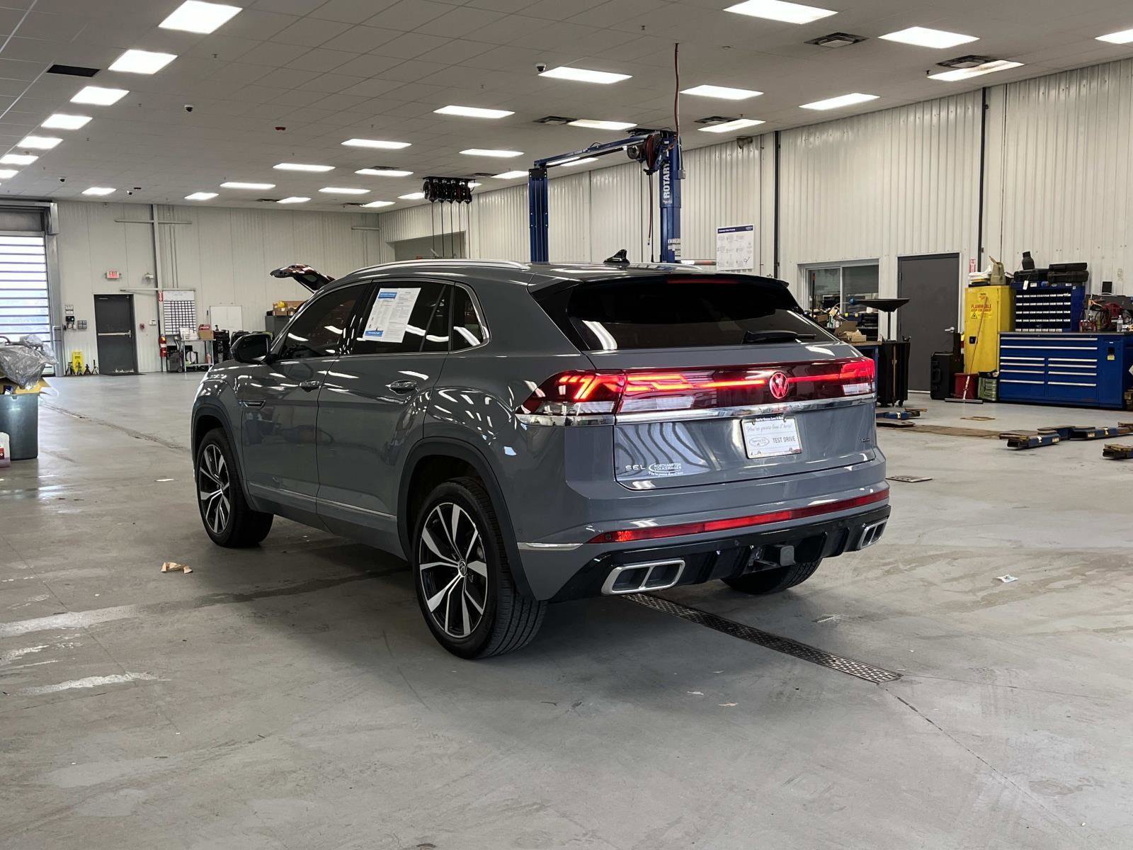 Used 2024 Volkswagen Atlas Cross Sport SEL Premium R-Line image 7