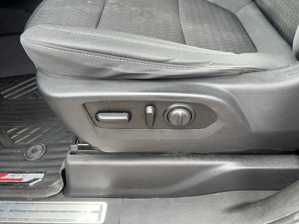 Certified 2021 Chevrolet Silverado 1500 LT AWD/4WD image 16