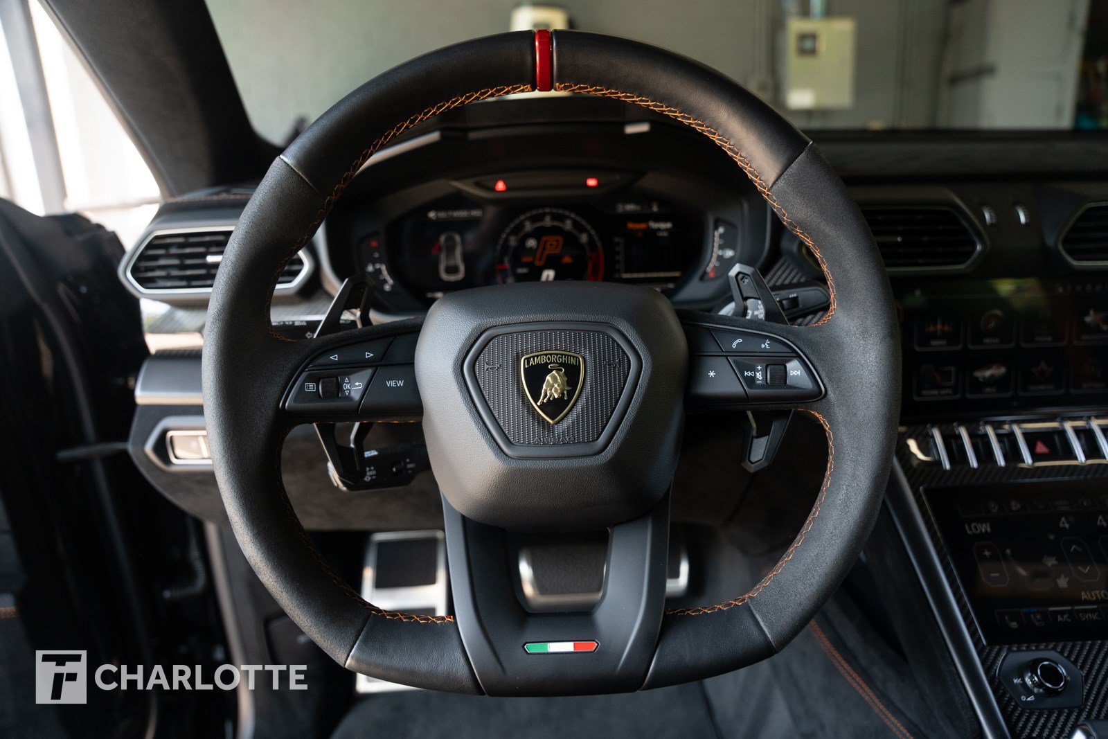 Used 2023 Lamborghini Urus Performante AWD/4WD image 24