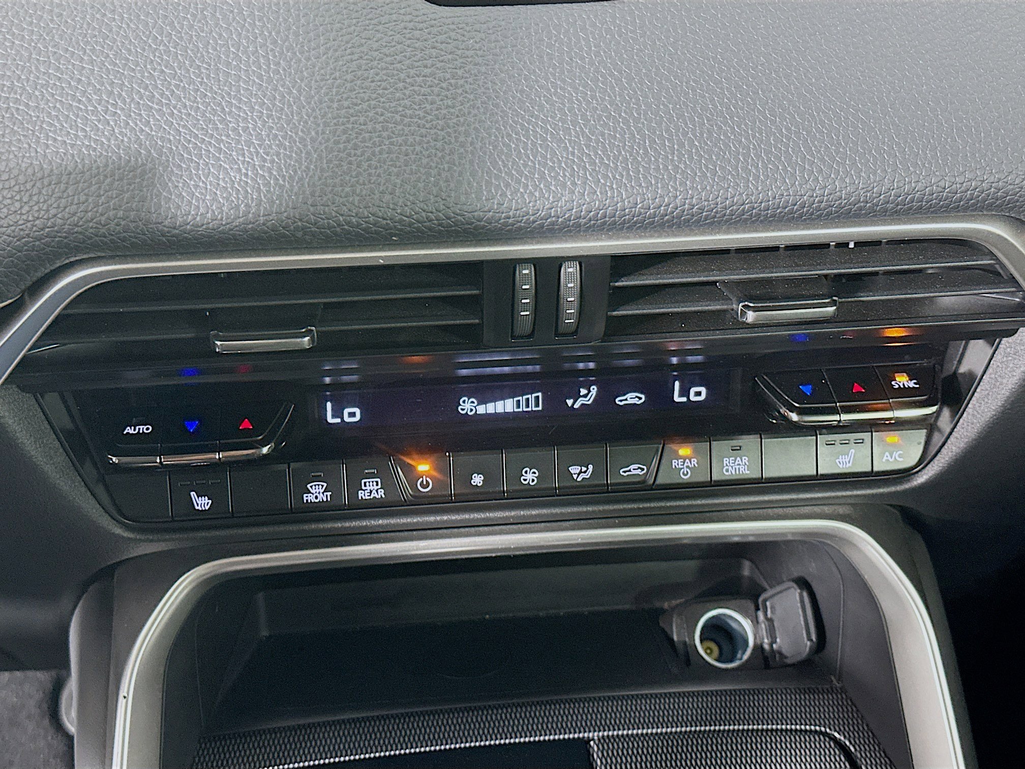 Used 2024 MAZDA CX-90 Plug-In Hybrid w/ Premium Pkg image 24