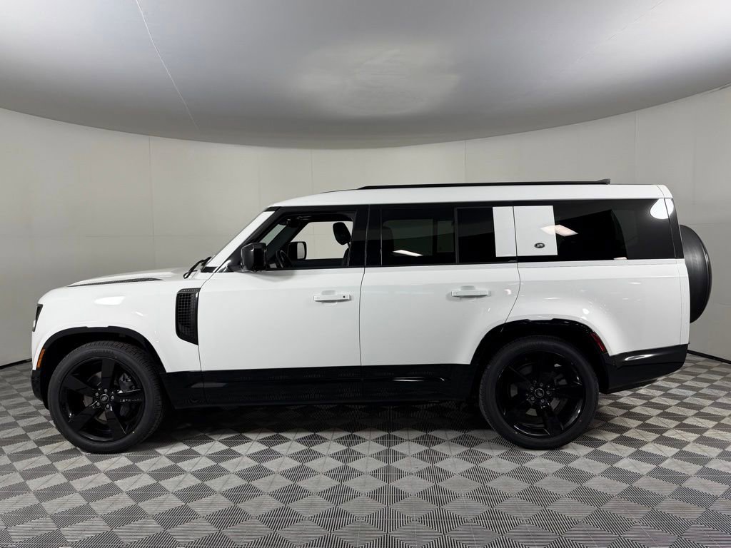 Used 2024 Land Rover Defender 130 X-Dynamic SE image 8