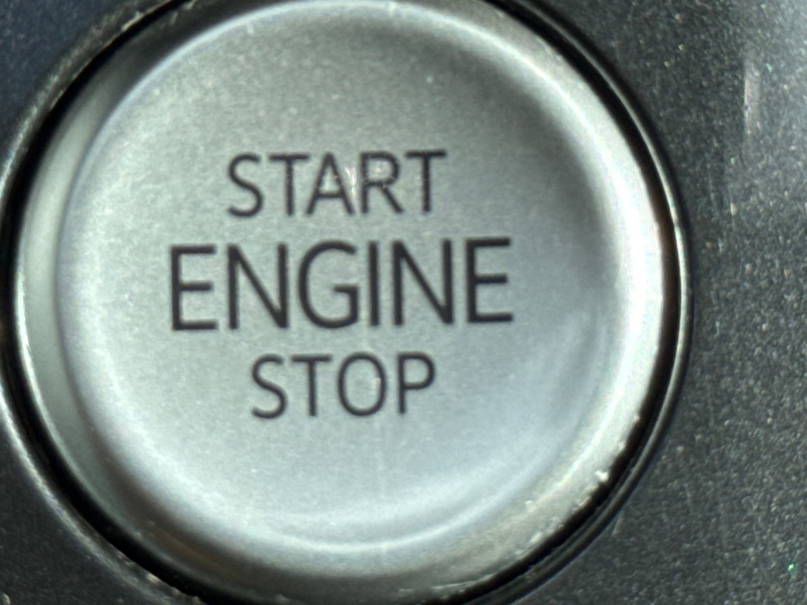 Certified 2022 Volkswagen Tiguan SE R-Line image 28