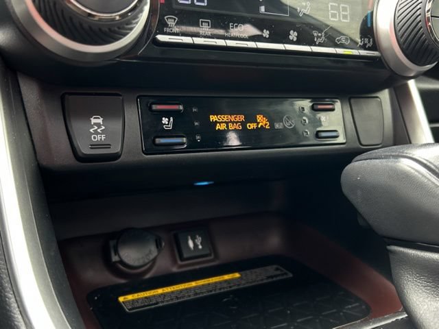Used 2019 Toyota RAV4 Limited w/ Advanced Technology Package AWD/4WD image 45