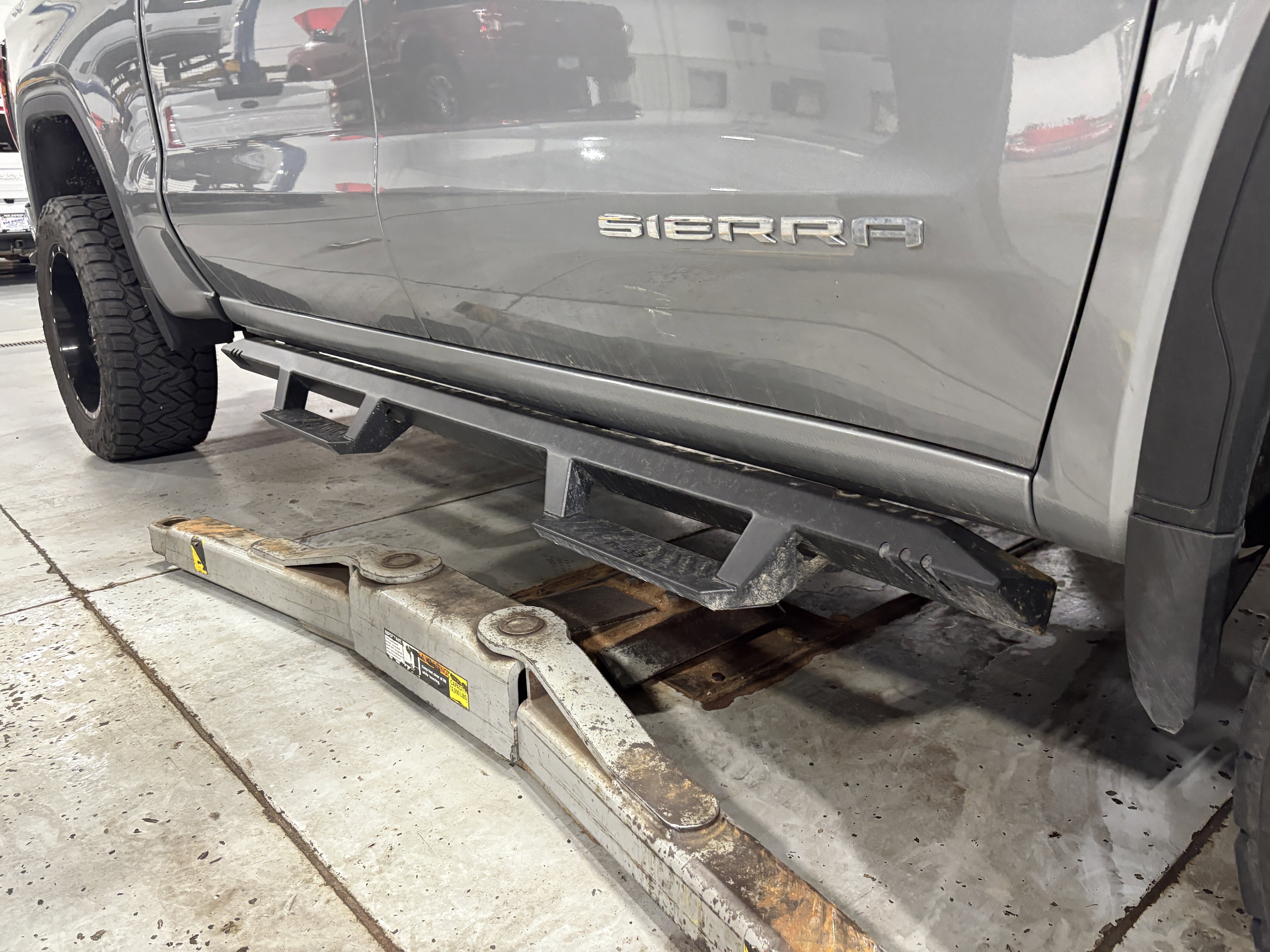 Used 2024 GMC Sierra 1500 SLT w/ SLT Convenience Package image 33