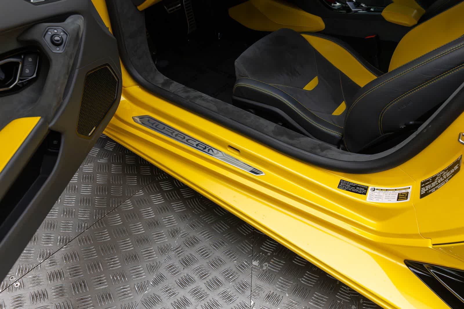 Used 2023 Lamborghini Huracan Tecnica RWD image 23