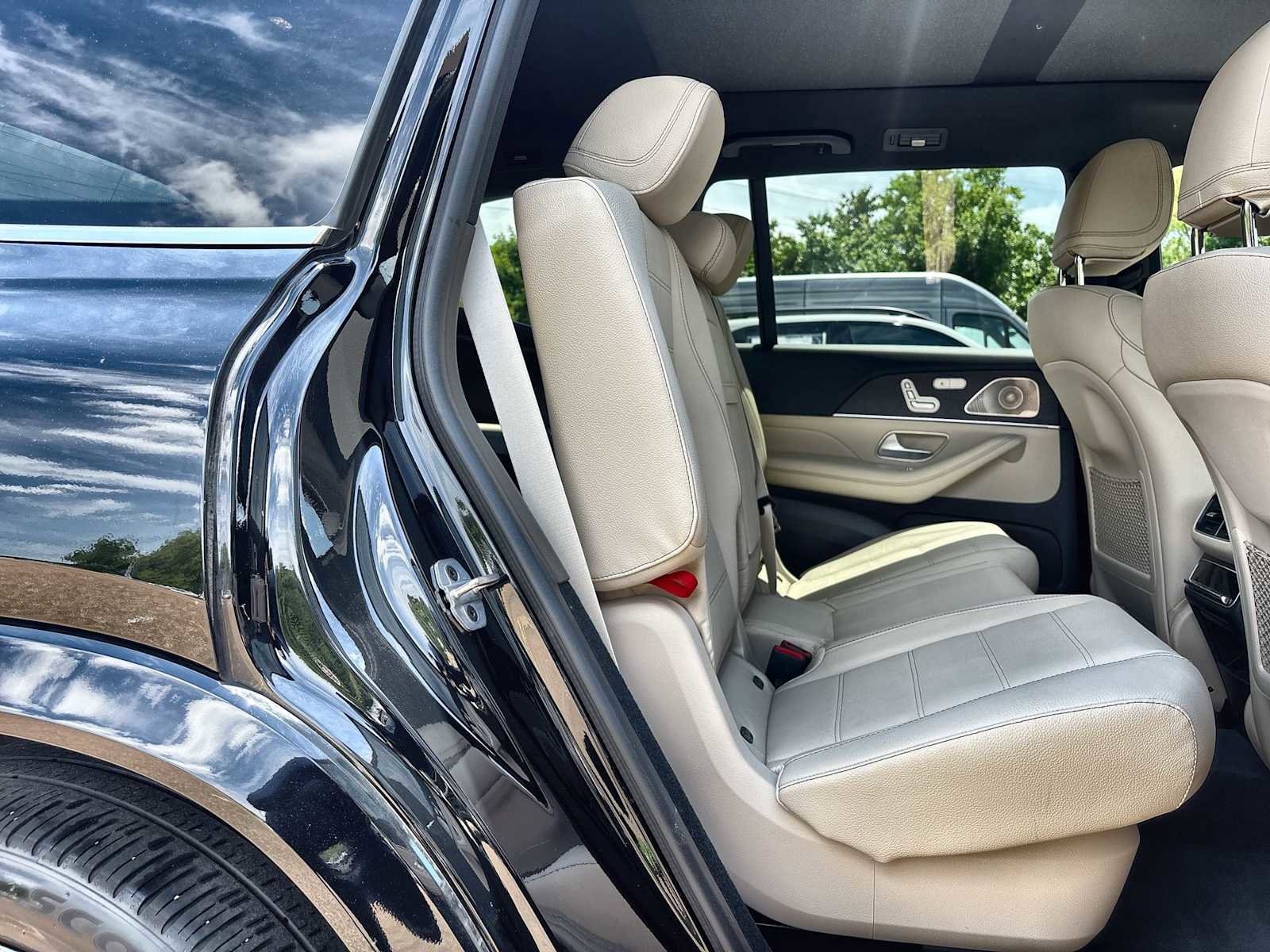 Used 2023 Mercedes-Benz GLS 450 4MATIC image 19