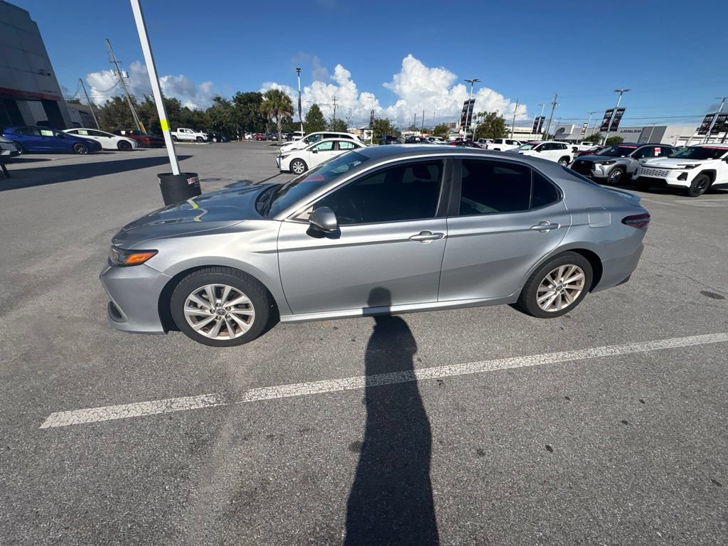 Used 2021 Toyota Camry LE FWD image 5
